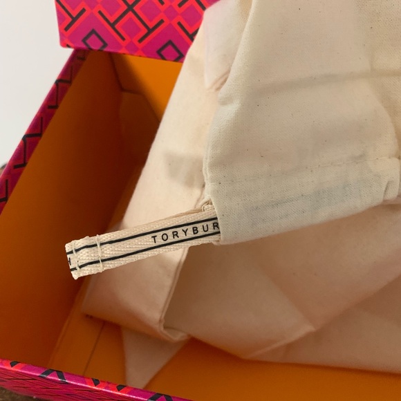 Tory Burch shoe box with dust bag - Picture 3 of 3